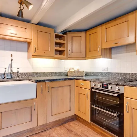 2 Bed In Whitby Oc-R579 *