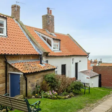 2 Bed In Whitby Oc-R579 * Robin Hood's Bay