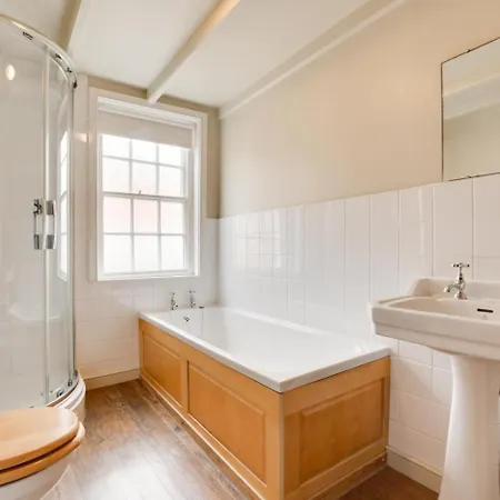 2 Bed In Whitby Oc-R579 度假居 *